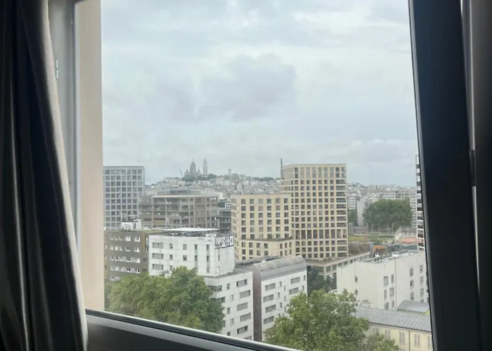 Lumineuses Avec Vue Sur Montmartre *